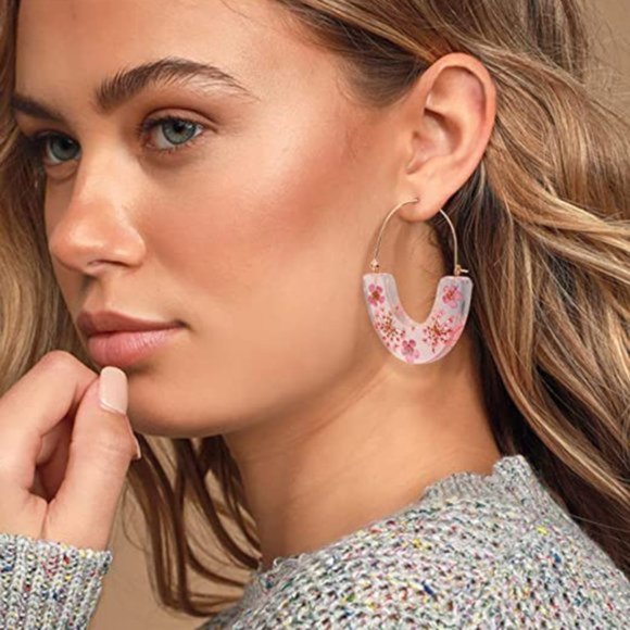 ♡ Flower Resin Hoop Earrings ♡ - Picture 4 of 6